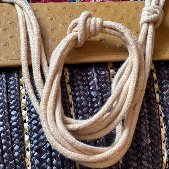 🎉New Vintage... Handmade Woven Bag 💋 - Picture 5 of 11